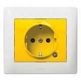 Розетка 2К+З Legrand Galea Life 16A 250V с/з со шторками подсветкой желтая 771047